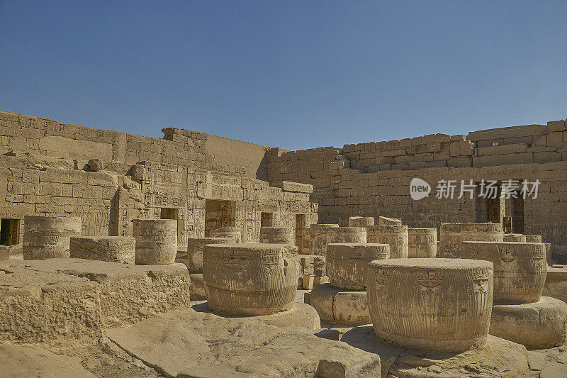 位于北非埃及卢克索国王谷的拉美西斯三世“Medinet Habu”的停尸寺